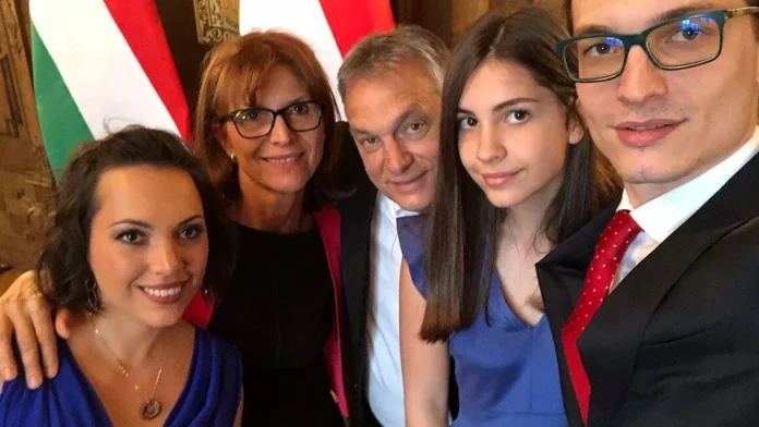 Copiii lui Viktor Orban ”spală putina” după alegerile pierdute de tatăl lor! Fiul său părăsește armata, iar fiica și ginerele său neo-miliardar se mută la New York Copiii lui Viktor Orban ”spală putina” după alegerile pierdute de tatăl lor! Fiul său părăsește armata, iar fiica și ginerele său neo-miliardar se mută la New York