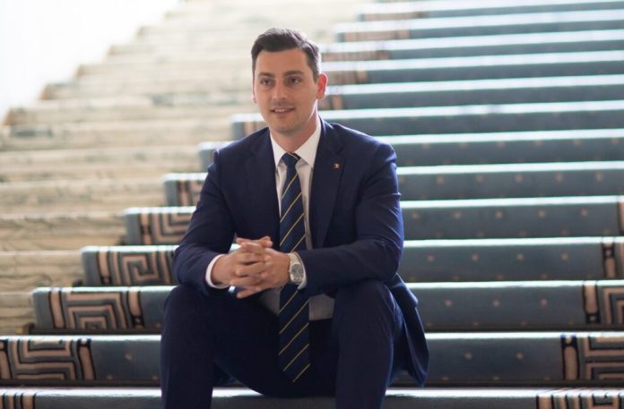 SCANDAL TOTAL în PNL! Mesaje interne: Ionel Bogdan le-ar cere primarilor să „inunde” Facebook-ul cu cereri de excludere a lui Predoiu SCANDAL TOTAL în PNL! Mesaje interne: Ionel Bogdan le-ar cere primarilor să „inunde” Facebook-ul cu cereri de excludere a lui Predoiu