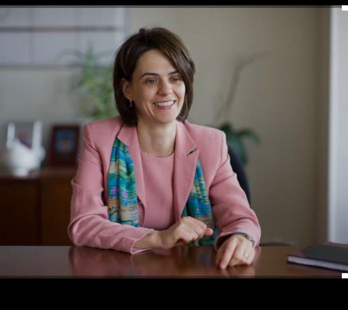 Manipularea cu Delia Velculescu. Cine este “Doamna de Fier” folosită ca sperietoare și de ce șansele ei reale sunt sub 20%! Manipularea cu Delia Velculescu. Cine este “Doamna de Fier” folosită ca sperietoare și de ce șansele ei reale sunt sub 20%!