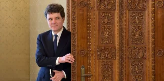 Costi Rogozanu, cronica momentului politic: Nicușor, misteriosul. Ideea de Tomac. Masochismul fermentat. (Libertatea)