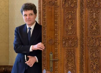 Costi Rogozanu, cronica momentului politic: Nicușor, misteriosul. Ideea de Tomac. Masochismul fermentat. (Libertatea)