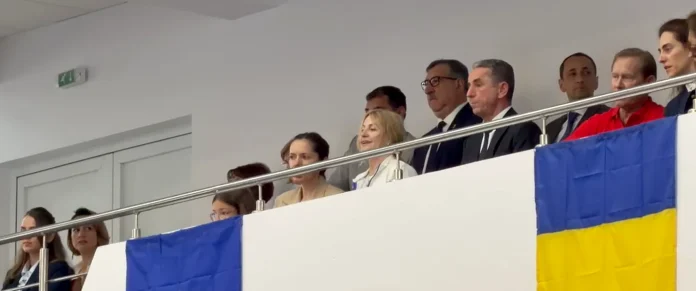 Foarte interesant! Nadia Comăneci, primită în Oneștiul natal și de către Mirabela Grădinaru și copiii lui Nicușor Dan Foarte interesant! Nadia Comăneci, primită în Oneștiul natal și de către Mirabela Grădinaru și copiii lui Nicușor Dan
