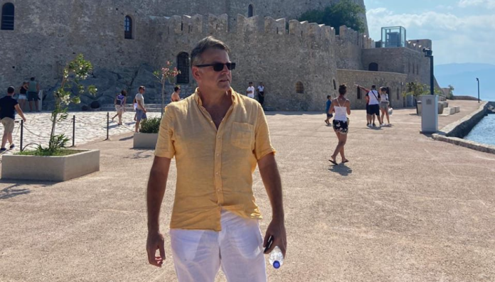 Actorul Ioan Isaiu a făcut infarct și a murit în fața colegilor săi: Am fost bou că m-am vaccinat și v-am blocat pe cei care îmi erați prieteni Actorul Ioan Isaiu a făcut infarct și a murit în fața colegilor săi: Am fost bou că m-am vaccinat și v-am blocat pe cei care îmi erați prieteni