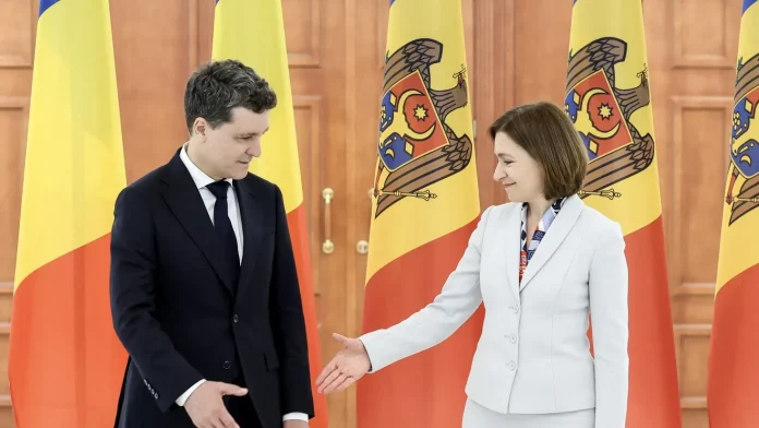 Scriitorii din România și Moldova intră în jocul Maiei Sandu și cer Unirea celor două state! Scriitorii din România și Moldova intră în jocul Maiei Sandu și cer Unirea celor două state!