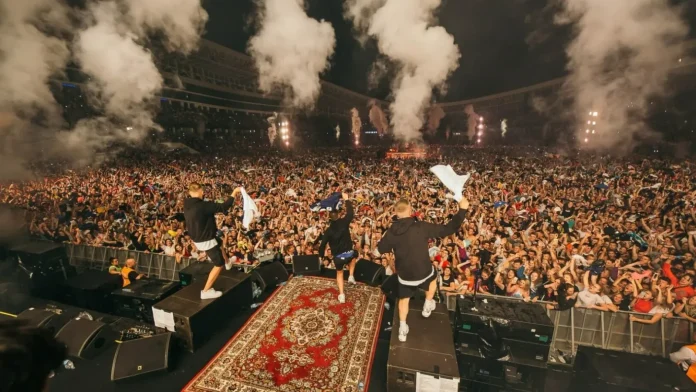 Bucureștiul zguduit de concertul unui rapper belarus, antiputinist. Hotelurile ocupate și alertă maximă printre forțele de ordine! Bucureștiul zguduit de concertul unui rapper belarus, antiputinist. Hotelurile ocupate și alertă maximă printre forțele de ordine!