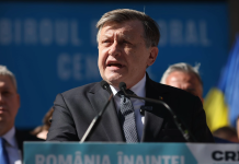 Crin Antonescu: “I-am cerut lui Bolojan să candideze la prezidențiale, a refuzat. În timpul lui Iohannis clasa politică a fost emasculată!”