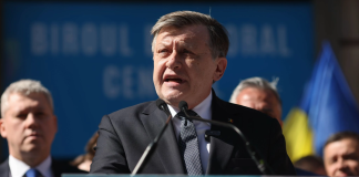 Crin Antonescu: “I-am cerut lui Bolojan să candideze la prezidențiale, a refuzat. În timpul lui Iohannis clasa politică a fost emasculată!”
