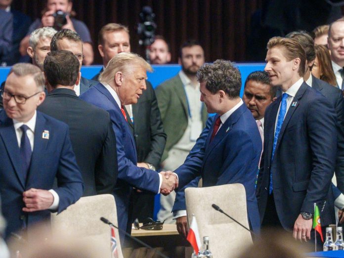 Strategul lui Trump s-a întâlnit cu Nicușor Dan: “Are o inteligență ascuțită, poate reuși un parteneriat solid cu SUA!” Strategul lui Trump s-a întâlnit cu Nicușor Dan: “Are o inteligență ascuțită, poate reuși un parteneriat solid cu SUA!”