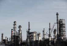 Marea Britanie autorizează importurile de petrol rusesc!