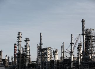 Marea Britanie autorizează importurile de petrol rusesc!