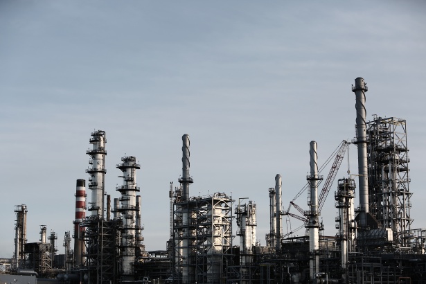 Marea Britanie autorizează importurile de petrol rusesc! Marea Britanie autorizează importurile de petrol rusesc!