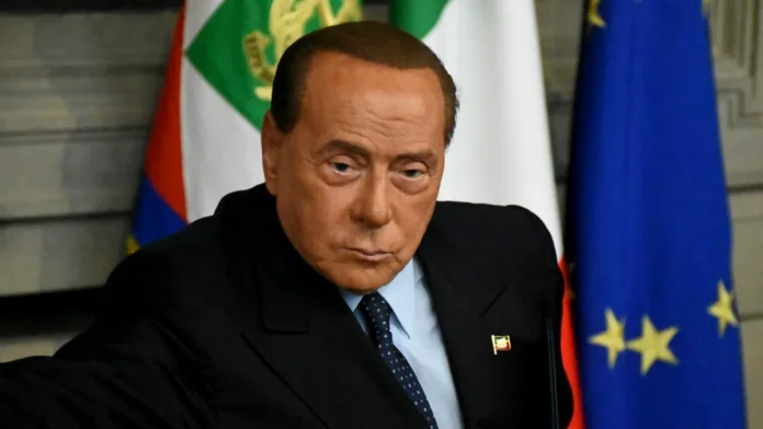 Celebra vilă a lui Berlusconi din Sardinia a fost vândută familiei regale din Qatar pentru 350 de milioane de euro Celebra vilă a lui Berlusconi din Sardinia a fost vândută familiei regale din Qatar pentru 350 de milioane de euro