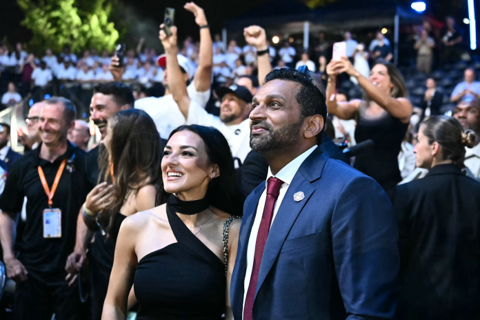 Trump o aduce pe iubita lui Kash Patel, pe ultima sută de metri, să cânte la Freedom 250 Trump o aduce pe iubita lui Kash Patel, pe ultima sută de metri, să cânte la Freedom 250