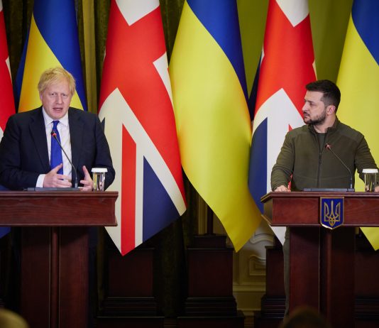 Când Liderii Mici Aprind Războaiele Mari