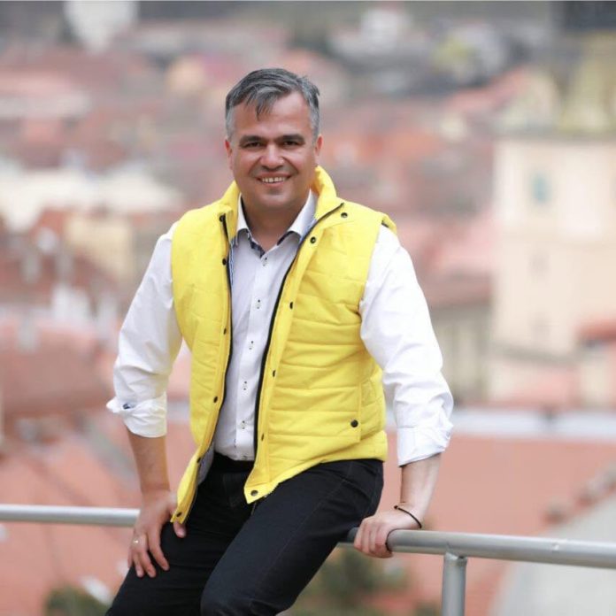 Lovitura lui Veștea. Își anunță candidatura la șefia PNL și-i cere lui Bolojan amânarea Congresului cu o săptămână! Lovitura lui Veștea. Își anunță candidatura la șefia PNL și-i cere lui Bolojan amânarea Congresului cu o săptămână!