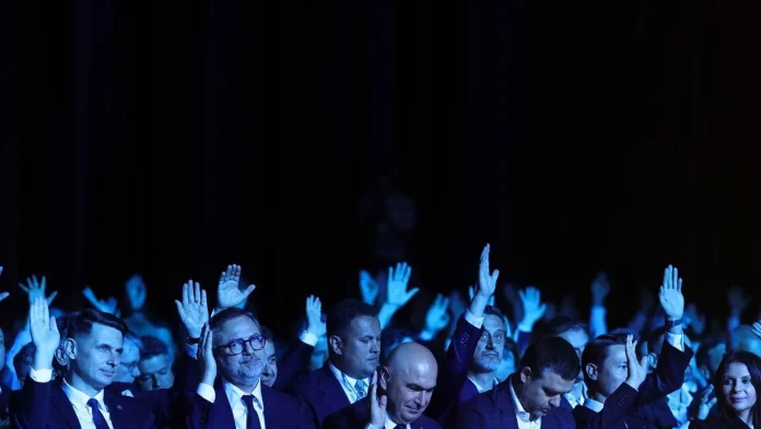 Liberalul Alin Tișe: “Războiul din PNL este atât de murdar încât și adversarii privesc cu jenă!” Liberalul Alin Tișe: “Războiul din PNL este atât de murdar încât și adversarii privesc cu jenă!”