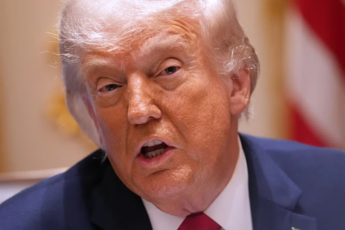 Trump, primul președinte american prezent la o finală NBA. N-a scăpat de huiduieli! Trump, primul președinte american prezent la o finală NBA. N-a scăpat de huiduieli!