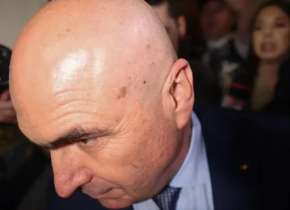 Val de critici dure pentru Bolojan în ședința liberalilor. “Nimeni nu e de neînlocuit, Veștea este un coleg politicos și corect!”