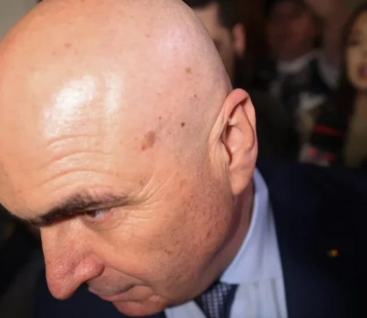 Val de critici dure pentru Bolojan în ședința liberalilor. “Nimeni nu e de neînlocuit, Veștea este un coleg politicos și corect!”