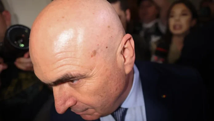 Val de critici dure pentru Bolojan în ședința liberalilor. “Nimeni nu e de neînlocuit, Veștea este un coleg politicos și corect!” Val de critici dure pentru Bolojan în ședința liberalilor. “Nimeni nu e de neînlocuit, Veștea este un coleg politicos și corect!”