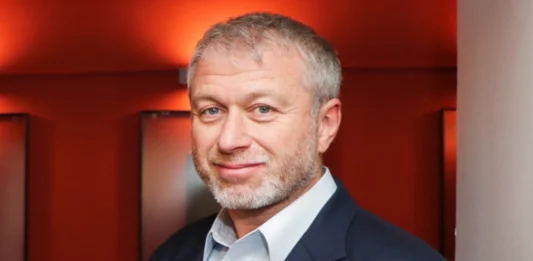 Miliardarul Roman Abramovici este ”emisarul din umbră”, a fost trimis de către Putin la Kiev să negocieze cu Zelensky!