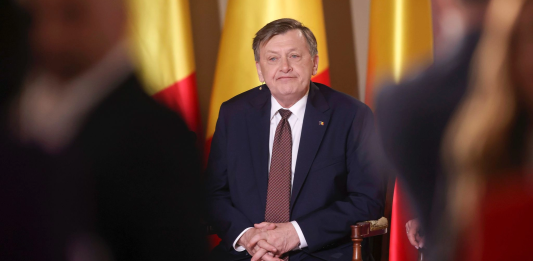 Crin Antonescu: ‘Sunt curios să-l văd pe Bolojan făcând opoziție nu împotriva PSD-ului, ci împotriva lui Nicușor și-a lui Tomac’