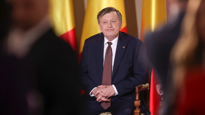 Crin Antonescu: ‘Sunt curios să-l văd pe Bolojan făcând opoziție nu împotriva PSD-ului, ci împotriva lui Nicușor și-a lui Tomac’ Crin Antonescu: ‘Sunt curios să-l văd pe Bolojan făcând opoziție nu împotriva PSD-ului, ci împotriva lui Nicușor și-a lui Tomac’