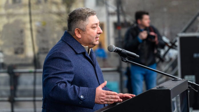 Președintele CJ Cluj cere PNL să voteze Guvernul Veștea și atacă dur conducerea partidului: „Au devenit brusc niște fecioare ieșite din bordel” Președintele CJ Cluj cere PNL să voteze Guvernul Veștea și atacă dur conducerea partidului: „Au devenit brusc niște fecioare ieșite din bordel”