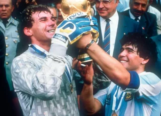 Moment istoric în pauza meciului de deschidere a Campionatului Mondial de Fotbal: omagiu pentru Argentina, fosta campioană mondială condusă în teren de Diego Maradona!