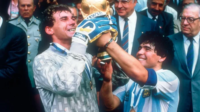 Moment istoric în pauza meciului de deschidere a Campionatului Mondial de Fotbal: omagiu pentru Argentina, fosta campioană mondială condusă în teren de Diego Maradona! Moment istoric în pauza meciului de deschidere a Campionatului Mondial de Fotbal: omagiu pentru Argentina, fosta campioană mondială condusă în teren de Diego Maradona!
