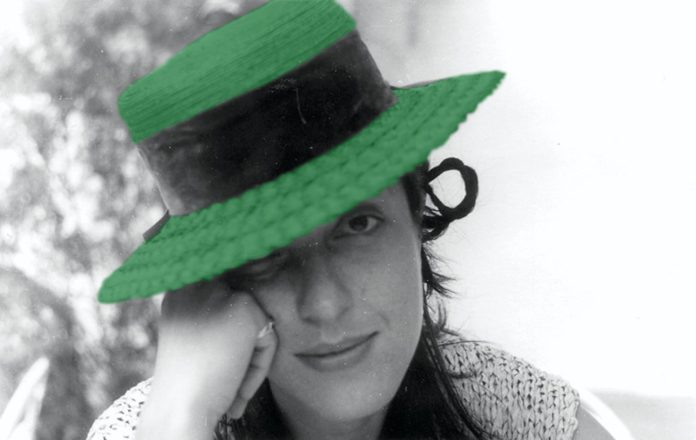 O întâlnire de neratat: „Ingereasa cu pălărie verde” apare sâmbătă la „Cafeneaua Artelor” de la Bookfest O întâlnire de neratat: „Ingereasa cu pălărie verde” apare sâmbătă la „Cafeneaua Artelor” de la Bookfest