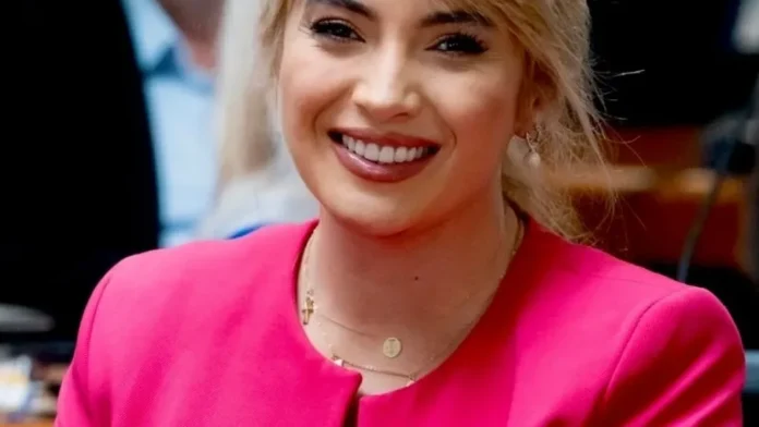 Avocata Silvia Uscov demisionează din AUR: “Nu suntem animați de aceleași valori!” Avocata Silvia Uscov demisionează din AUR: “Nu suntem animați de aceleași valori!”