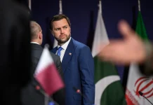 Iranul i-a trimis un mesaj lui JD Vance, avertizându-l că Kushner și Witkoff „abuzează” de accesul lor privilegiat la negocieri