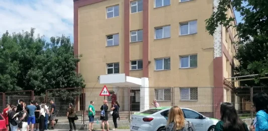 Viitorul României sună prost! Liceele tehnologice rămân fără elevi, iar la cele teoretice se intră cu medii sub 3