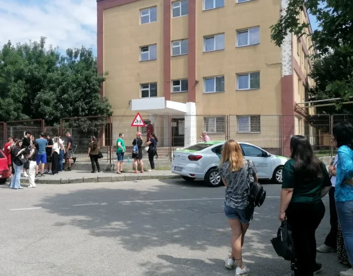 Viitorul României sună prost! Liceele tehnologice rămân fără elevi, iar la cele teoretice se intră cu medii sub 3 Viitorul României sună prost! Liceele tehnologice rămân fără elevi, iar la cele teoretice se intră cu medii sub 3