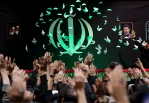 Funeraliile lui Ali Khamenei organizate în paralel cu Ziua Independenței SUA. Mulțimea iranienilor scandează ”Moarte Americii!”