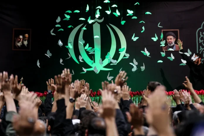 Funeraliile lui Ali Khamenei organizate în paralel cu Ziua Independenței SUA. Mulțimea iranienilor scandează ”Moarte Americii!” Funeraliile lui Ali Khamenei organizate în paralel cu Ziua Independenței SUA. Mulțimea iranienilor scandează ”Moarte Americii!”