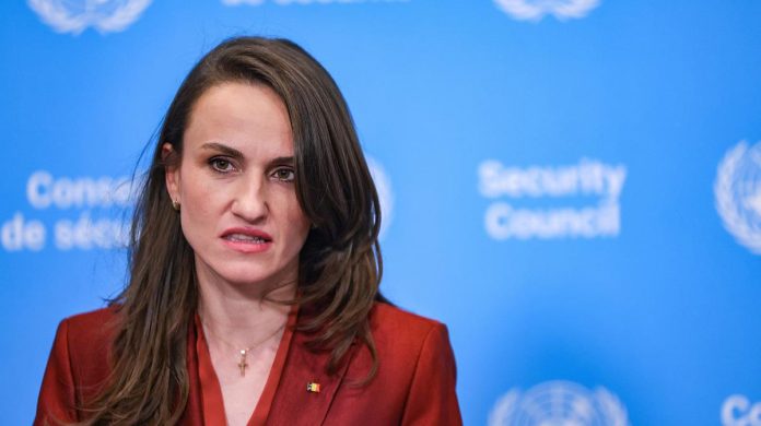 Costi Rogozanu (Libertatea): ”Țoiu, arestează-mă dacă altceva n-ai de făcut!” Costi Rogozanu (Libertatea): ”Țoiu, arestează-mă dacă altceva n-ai de făcut!”