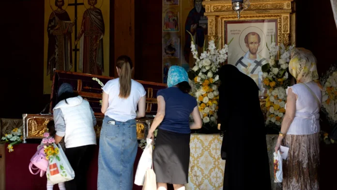 Moaștele Sfintei Ana vor fi aduse pentru prima dată în România! Vor fi depuse la Biserica Sfântul Gheorghe-Nou din centrul Bucureștiului, între 5 si 10 septembrie Moaștele Sfintei Ana vor fi aduse pentru prima dată în România! Vor fi depuse la Biserica Sfântul Gheorghe-Nou din centrul Bucureștiului, între 5 si 10 septembrie