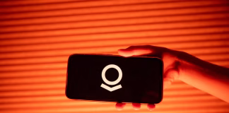 Politico: Palantir își trimite ilegal încasările în SUA pentru a evita taxele europene. Răspunsul Palantir: “Toate multinaționalele fac asta!”