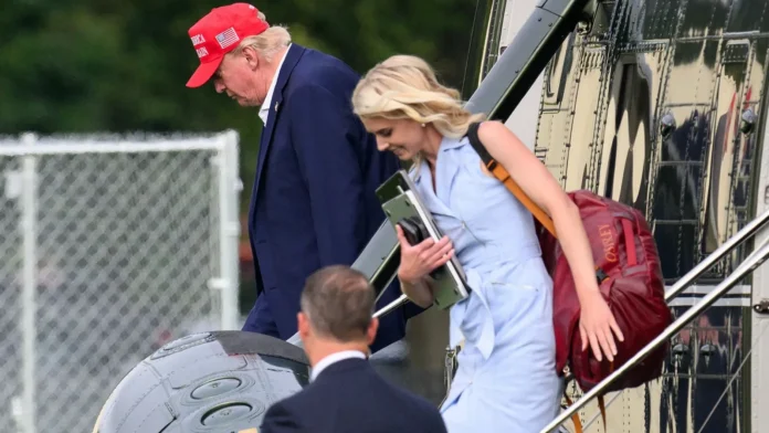 Noua favorită a lui Trump este tot blondă. Cine este Natalie Harp, femeia de 35 de ani, de care liderul SUA este nedespărțit! Noua favorită a lui Trump este tot blondă. Cine este Natalie Harp, femeia de 35 de ani, de care liderul SUA este nedespărțit!
