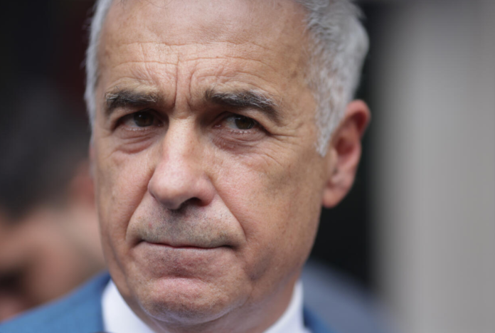 Călin Georgescu, mesaj populist: zice să n-avem încredere în EURO, dar el deține în conturi sute de mii de euro! Călin Georgescu, mesaj populist: zice să n-avem încredere în EURO, dar el deține în conturi sute de mii de euro!