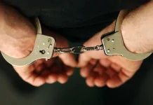 Un bărbat a urinat pe placheta înfrățirii cu Israelul și a ajuns la închisoare