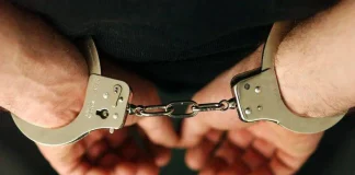 Un bărbat a urinat pe placheta înfrățirii cu Israelul și a ajuns la închisoare