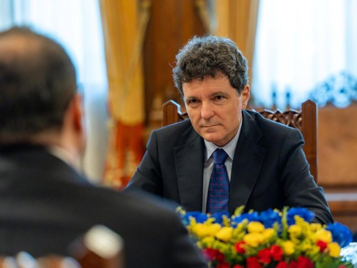 Alina Mungiu-Pippidi despre fostul său protejat, Nicușor Dan: ”La fel ca președinții anteriori, nu are interesul sau voința să scape de captura serviciilor secrete!” Alina Mungiu-Pippidi despre fostul său protejat, Nicușor Dan: ”La fel ca președinții anteriori, nu are interesul sau voința să scape de captura serviciilor secrete!”