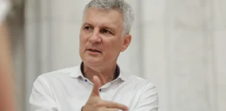 Daniel Zamfir cere demiterea “consilierului-dinozaur” al lui Mugur Isărescu. Acesta a afirmat că “românii vor ajunge să mănânce frunze și scoarță de copac