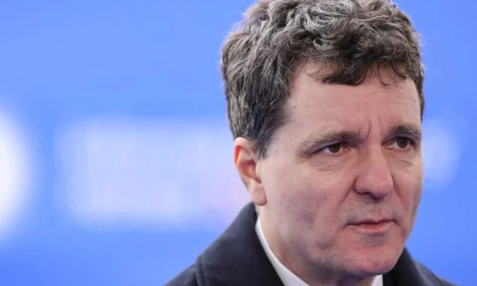 Nicușor Dan e mai ușor de suspendat decât Băsescu. Are nevoie de un partid al său! (COTIDIANUL) Nicușor Dan e mai ușor de suspendat decât Băsescu. Are nevoie de un partid al său! (COTIDIANUL)