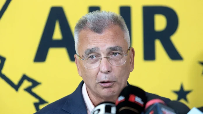 GÂNDUL: Tensiuni mari în AUR între Petrișor Peiu și Mohammad Murad. Liderul senatorilor ar ține cu PNL-USR, iar patronul Phoenicia cu PSD! GÂNDUL: Tensiuni mari în AUR între Petrișor Peiu și Mohammad Murad. Liderul senatorilor ar ține cu PNL-USR, iar patronul Phoenicia cu PSD!