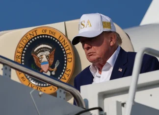 Trump a efectuat peste 1000 de tranzacții pe piața bursiera într-o singură lună! Detaliile operațiunilor