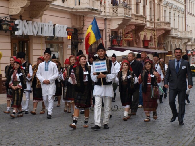 Felicia Toma (Zorile Bucovinei, Cernăuți): Noi, românii din Ucraina, dorim doar să fim tratați precum ucrainenii în România! Felicia Toma (Zorile Bucovinei, Cernăuți): Noi, românii din Ucraina, dorim doar să fim tratați precum ucrainenii în România!